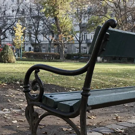 דירות בודפשט Karolyi Garden | Hostaid מראה חיצוני תמונה
