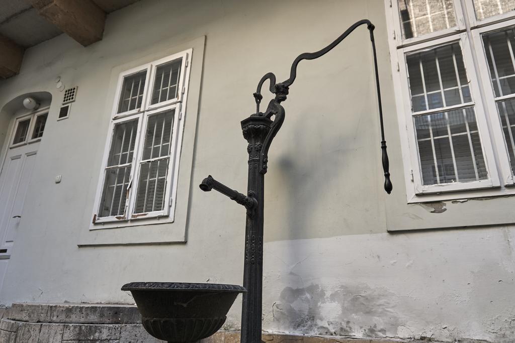 Karolyi Garden | Hostaid בודפשט